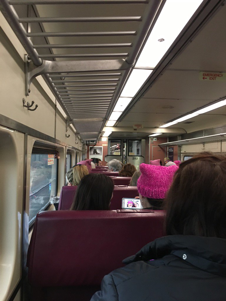 tommiebower_ann's tweet image. Newburyport commuter train standing room only at the end of the line.