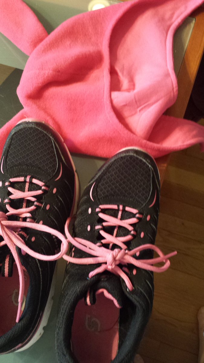RachelY3e7a's tweet photo. @SamHeughan @MyPeakChallenge @caitrionambalfe @HintonAlisa @barbaramills1 @sarahjaswim @LaurelSchuett ARD is marching today https://t.co/RXJkj5due4