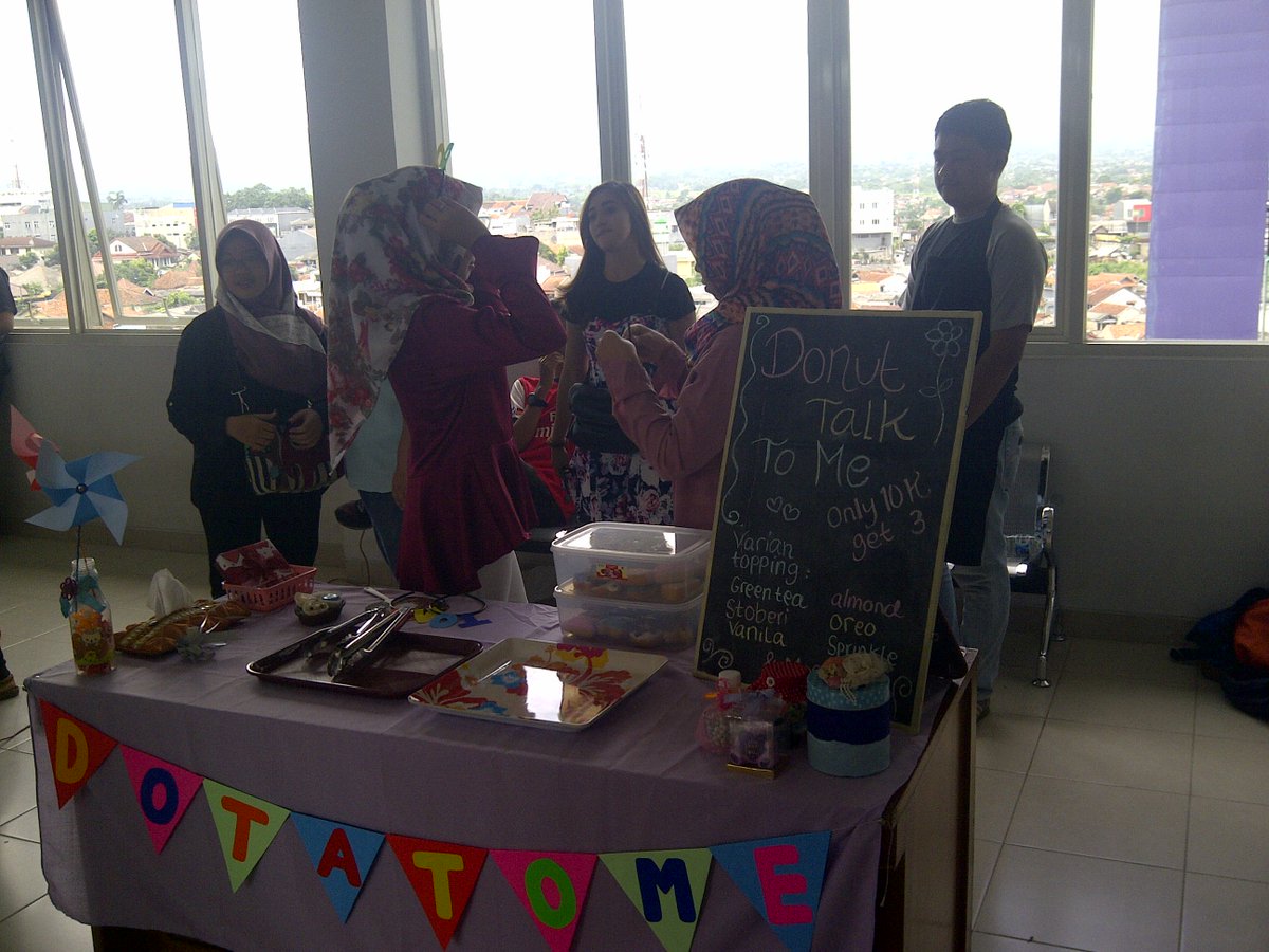 krikk2016's tweet photo. STAND 1 : DOTATOME DONAT MANTAP BERBAGAI RASA YANG HITZ CUMA BISA DI DAPET DI @stiekesatuan LT.1 GD BARU #bizday2017 #digmarkstiekesatuan https://t.co/gASaT1dFDv