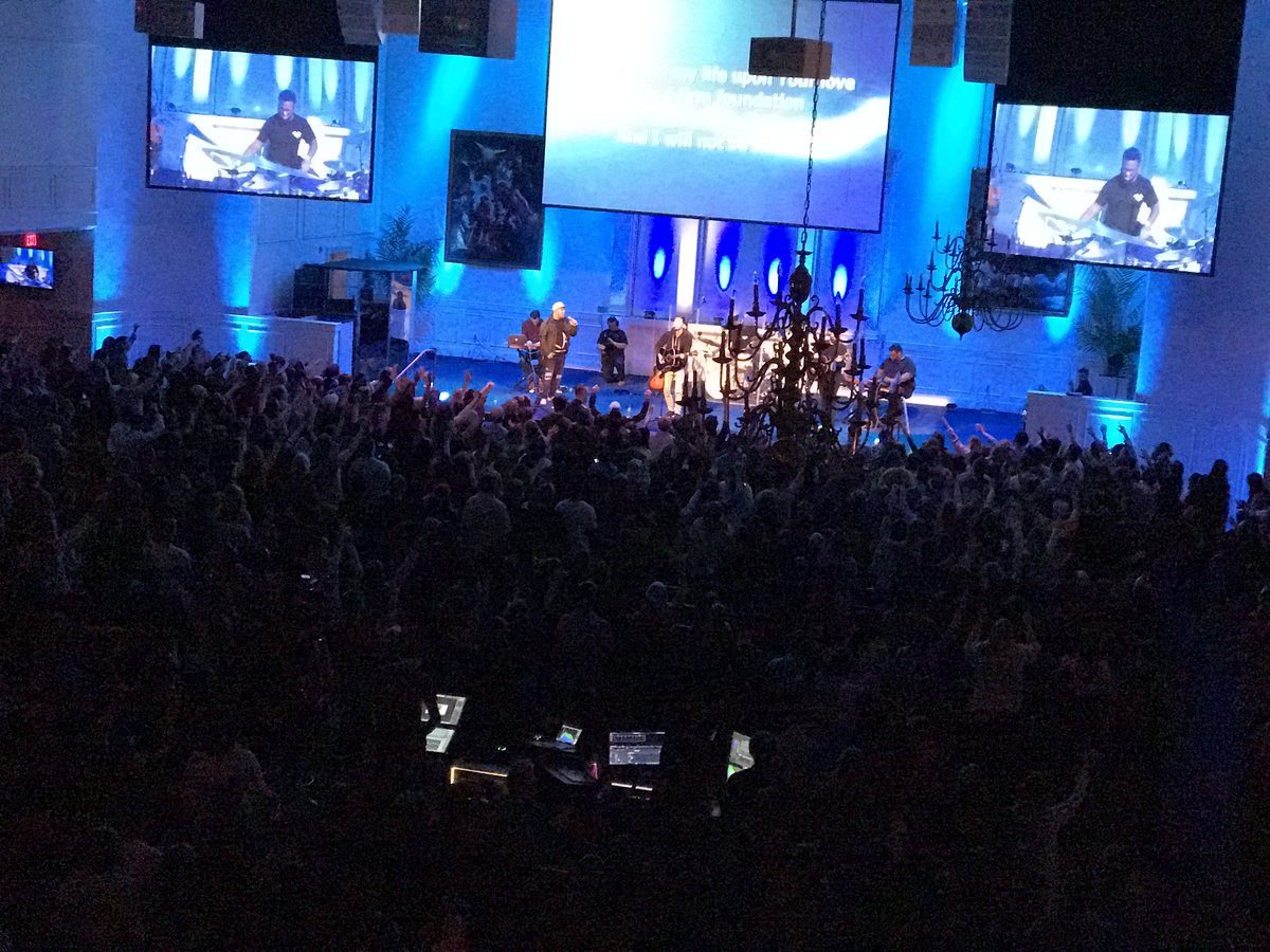 Lucysfire's tweet photo. I had an amazing time last night @RegentU nights of worship!! @house_fires was live!! #RegentNow #weekend https://t.co/E7XN4fljku