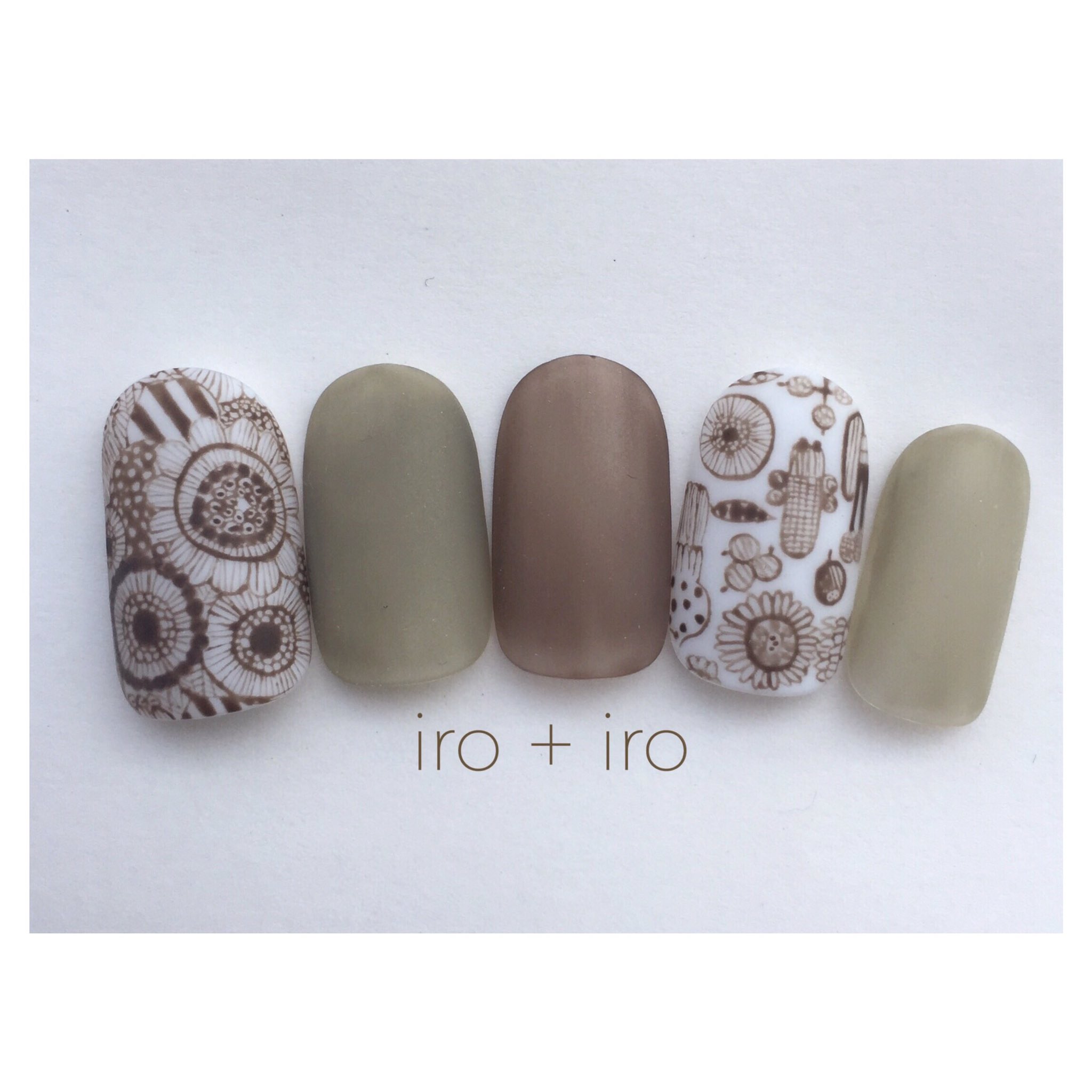 Irotoiro Nail 家庭菜園ネイル Nail バレンタインネイル 春ネイル Minaperhonen 北欧 ナチュラルネイル ネイルデザイン 手描きネイル 花ネイル ネイルサロン ミナペルホネン ショートネイル カジュアルネイル Naildesign 手書きネイル