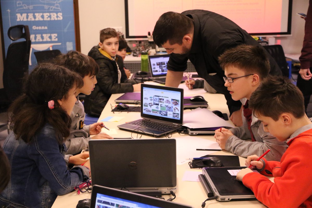 kworkscenter's tweet photo. Bu çocuklar bir harika! KWORKS LAB'daki 3 boyutlu tasarım eğitiminin ardından, #Arduino üzerinde çalışmaya devam ediyoruz! #HızKesmekYok https://t.co/HRBf5sBjtm