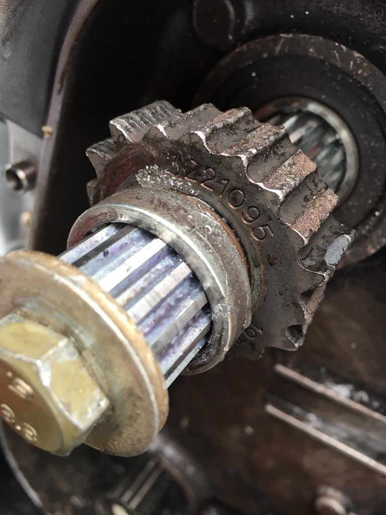 Lawntang's tweet photo. Brand new @PolarisSnow RMK 800 delivered with no oil in the chain case! Stuck on the trail now. #awesome #2ndride https://t.co/gF7PCz3AmI