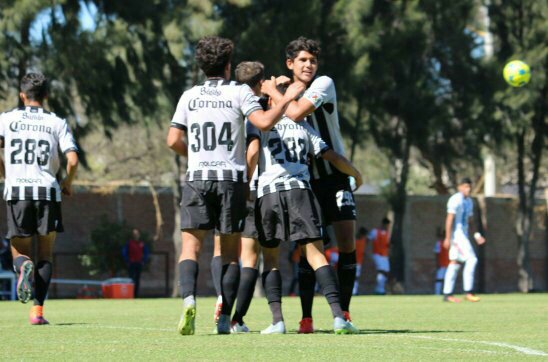 ClubNecaxa's tweet photo. #Sub20 | #NEC 1 - 0 #PAC | A los pocos minutos de iniciado el segundo tiempo, Alan Hernández adelanta a nuestro equipo en el marcador ⚡ https://t.co/OAAdbGnhHh
