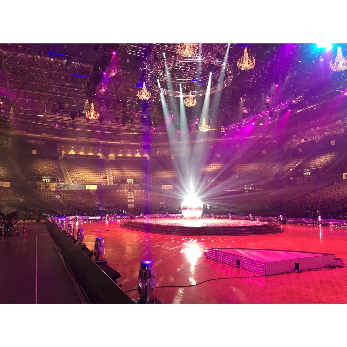 AJ & Chloe tweet media