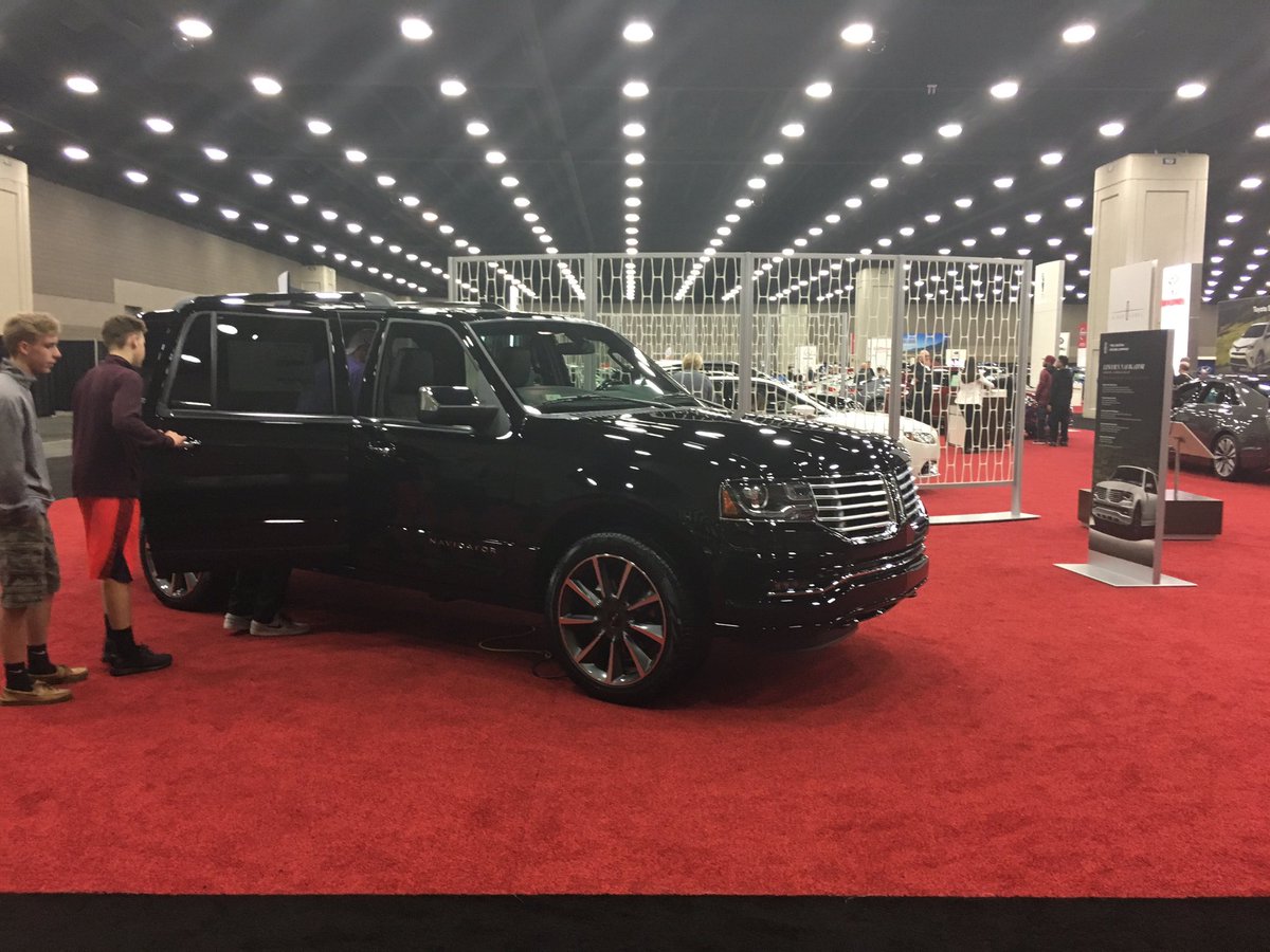 LouAutoShow's tweet image. Check out the Navigator! #LouAutoShow #kyexpocenter #Lincoln #BillCollinsLincoln #OxmoorLincoln