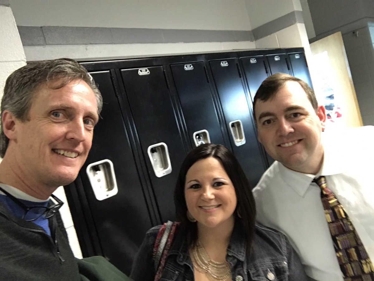 vergil66's tweet photo. A joy to bump into @aptipin #EngLang friends at a @NMSIEnglish  #SSS #CassTechHS https://t.co/T3i32xR0E0