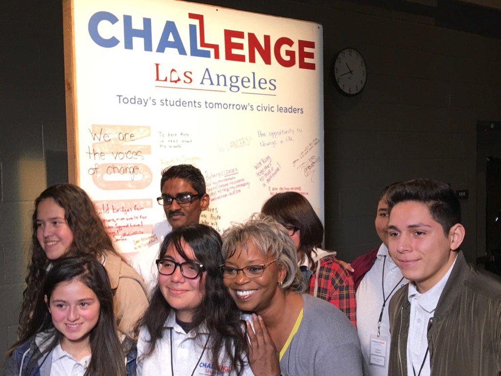 LASchools's tweet photo. Toni Guinyard of KNBC-4 spends a moment with students from Santee Ed Complex. #challengela @KNBC4Desk @BTBLA https://t.co/sxbB68fIPY