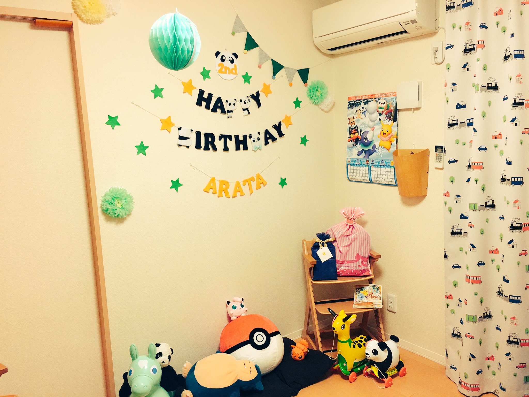 しらこ Pa Twitter できたぁあああああああああ モンスターボールは部屋の飾り付けにどうしても合わない Amp 大きすぎてとりあえずトイレの上に避難ww 誕生日 飾り付け ポケモン ポケモンgo 今日はパーティー フラワーポンポン ペーパーフラワー