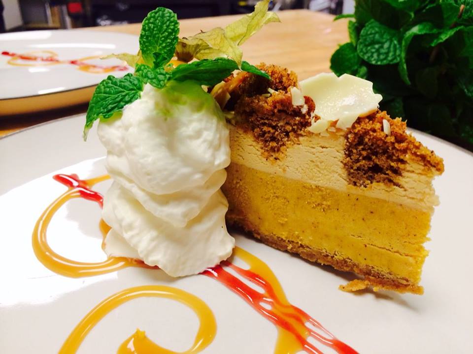 QB_Inn's tweet photo. Delicious Pumpkin Harvest Cheese Cake https://t.co/51sFma8ZTQ