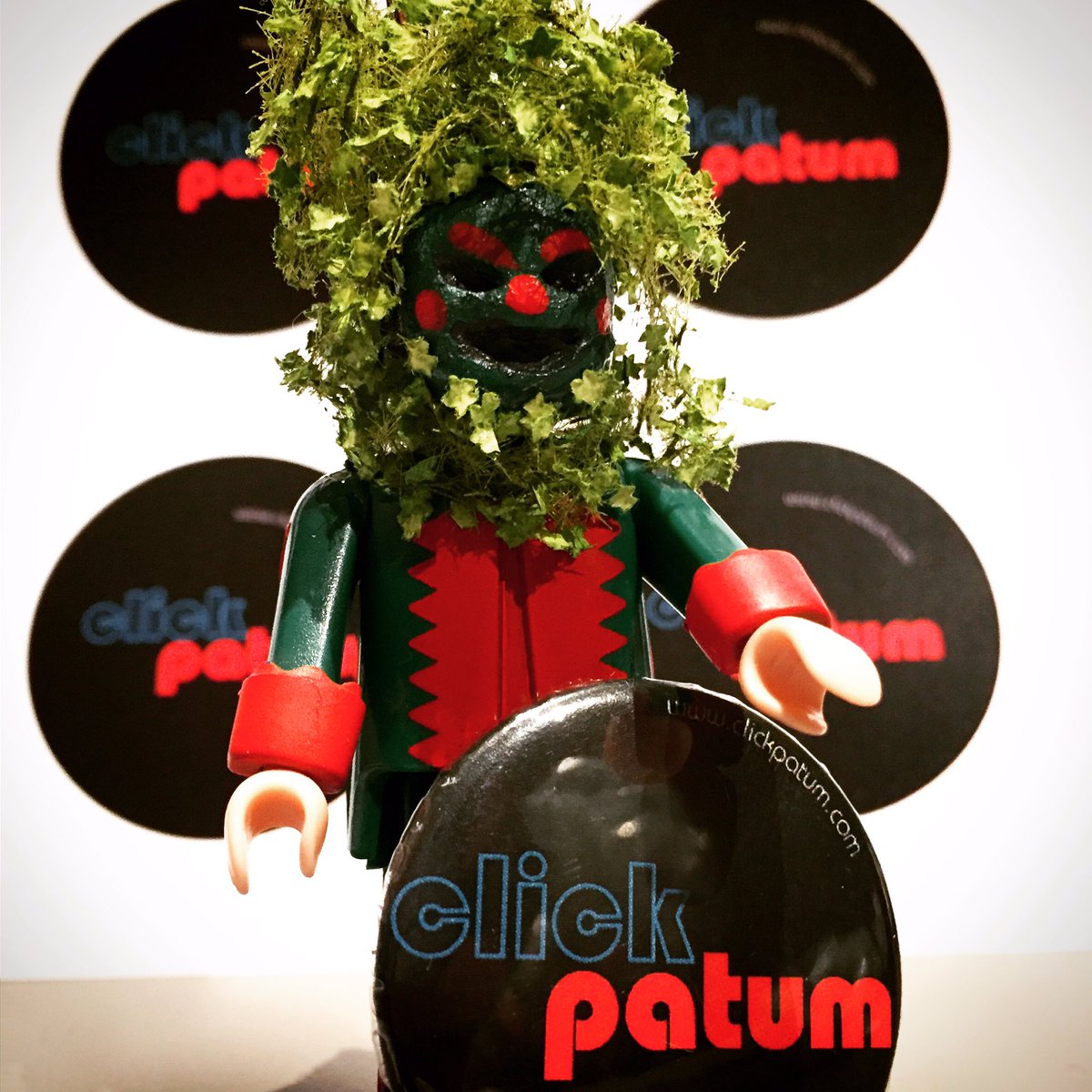 ClickPatum's tweet image. Tots els nens i nenes que vinguin a enlairar un glòbus per la pau rebran una xapa oficial de clickpatum! 22/01 - Pl. Font del Ros. Berga