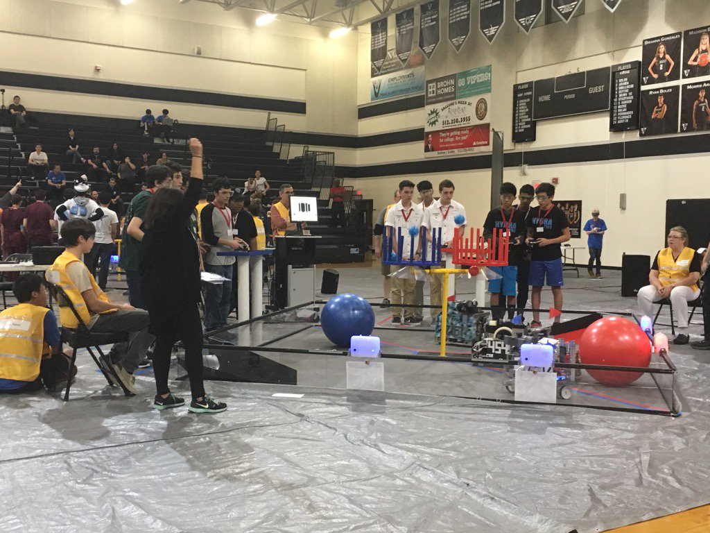 FTCViperBots's tweet photo. Juggling runs in the family @team7161 @Ouroboros4545 @SnakeByte4546 #AMLChamp #omgrobots https://t.co/N9bSsK7u7q