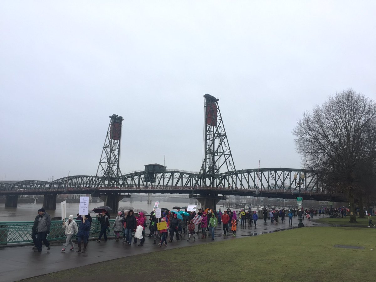 tubulartoma's tweet photo. portland's women's march #j462 #wethepeople https://t.co/erfMsOByMD
