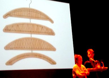 Nijmeegse Knaapjes, winnaar  #MadeInNijmegen op 20x20 #NOP creatief #RijkvanNijmegen. Kleerhangers als hebbedingetje bit.ly/NijmeegseKnaap…