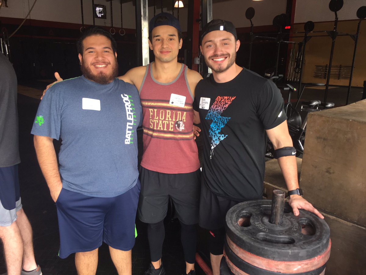 UnitedWayMiami's tweet photo. Rise and grind! LINC Drink &amp; Think morning workout sesh  #lincmiami #doyouevenlift 💪🏼 @IMTCrossFit https://t.co/u0Rn4wpmEi