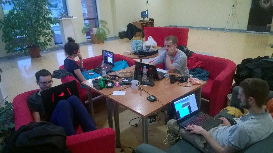 WildBoar_Studio's tweet photo. Working hard on #GGJ2017 #gamedev #GlobalGameJam #indiedev https://t.co/IuKtoEzuNF
