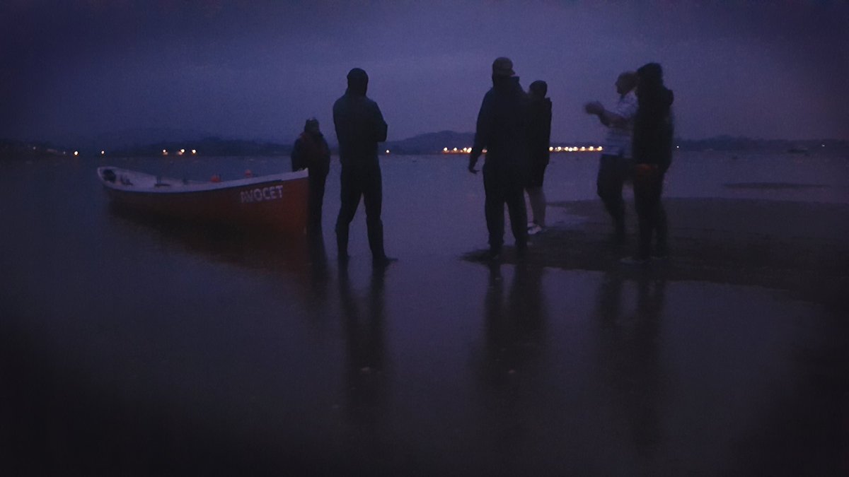 ExmouthGigClub's tweet photo. The things we do to row!!! Waiting for sunrise #gigrowing #gigrowing #devonsunrise # madmen Feel like joining us ? https://t.co/kvGQXelQoL https://t.co/YDWWhNdbXM