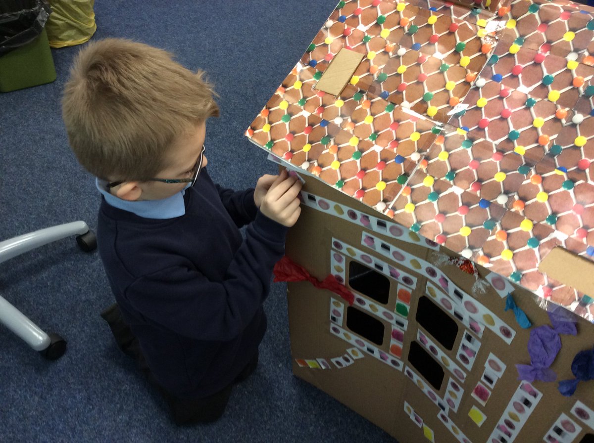 Y2Meynell's tweet photo. We have even decorated our own gingerbread house with sweets! https://t.co/VZEknb5KsF