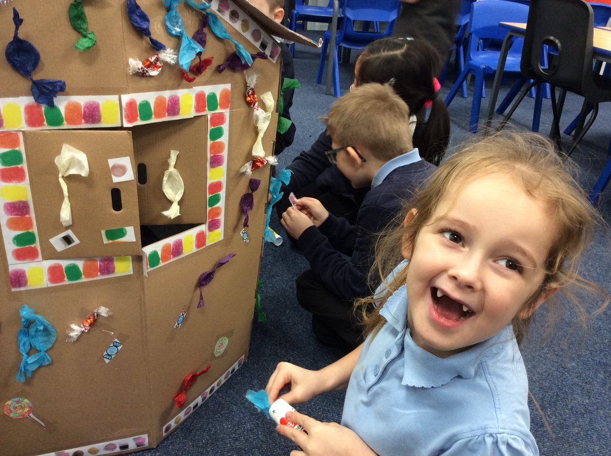 Y2Meynell's tweet photo. We have even decorated our own gingerbread house with sweets! https://t.co/VZEknb5KsF