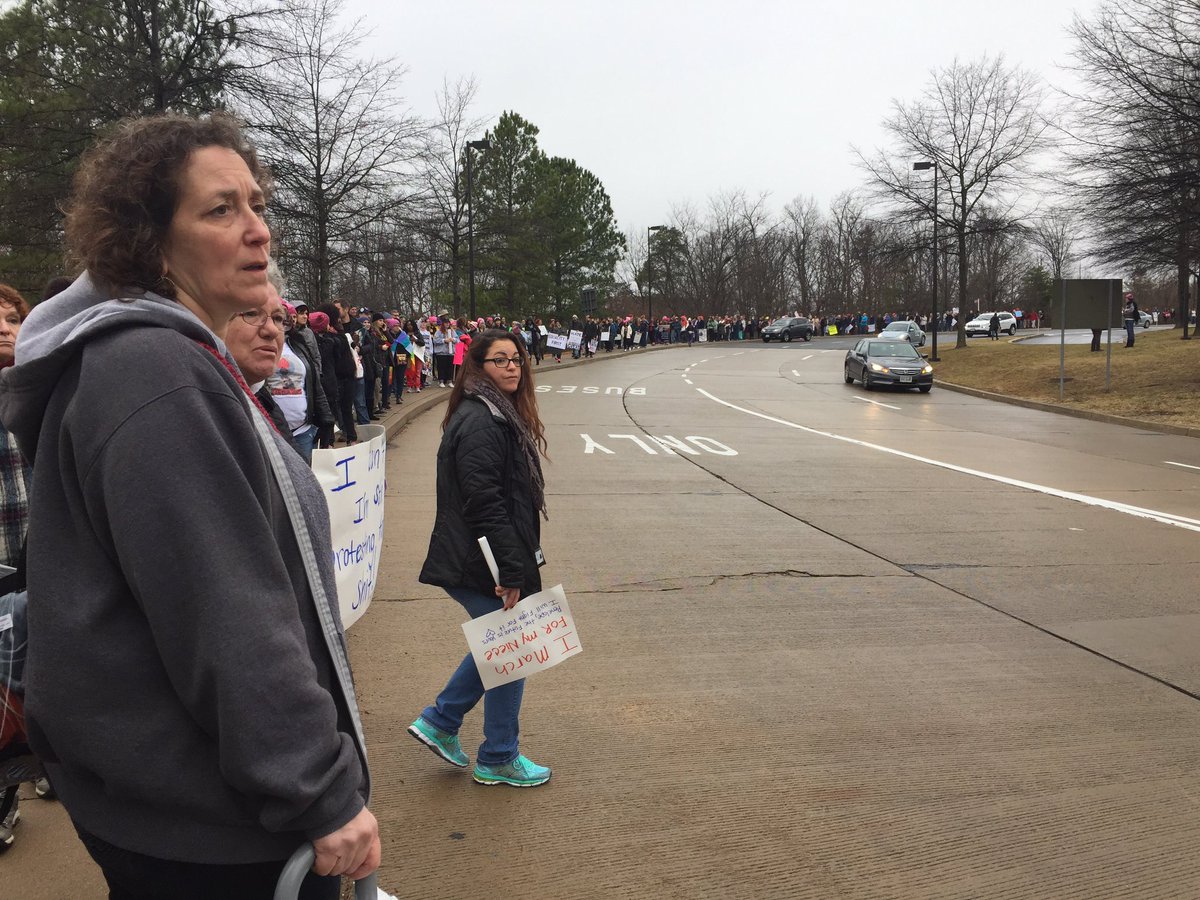 jrdbk's tweet photo. Making way to #WomensMarch.
#equity #feminism https://t.co/GyIPl7racF