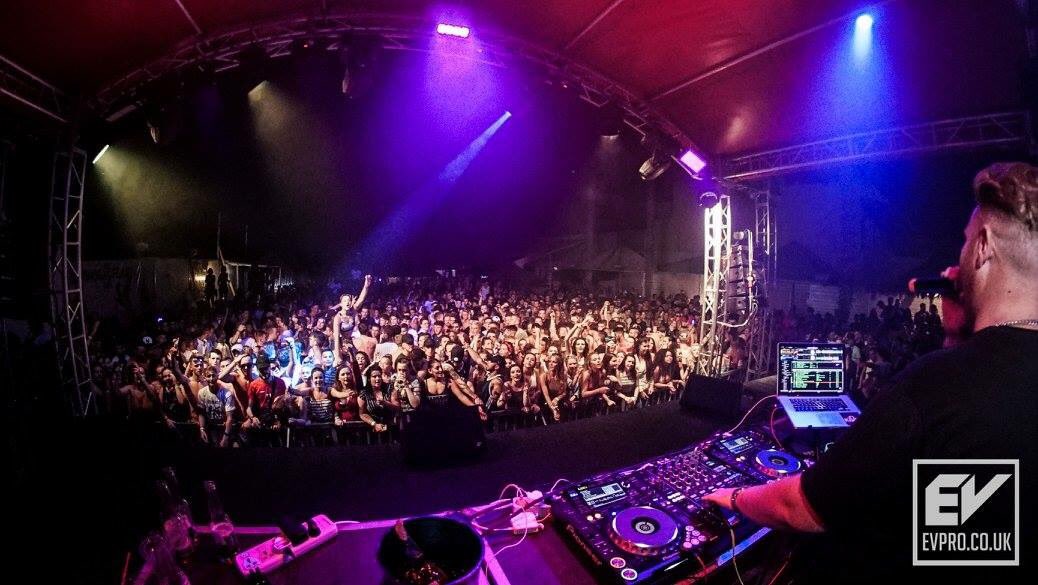 MaliaLive's tweet photo. Malia live beach festival with the malia legend dj @ItsDannyTDJ #malia #malialive #malia2016 #throwback https://t.co/mCj7uDMIcY