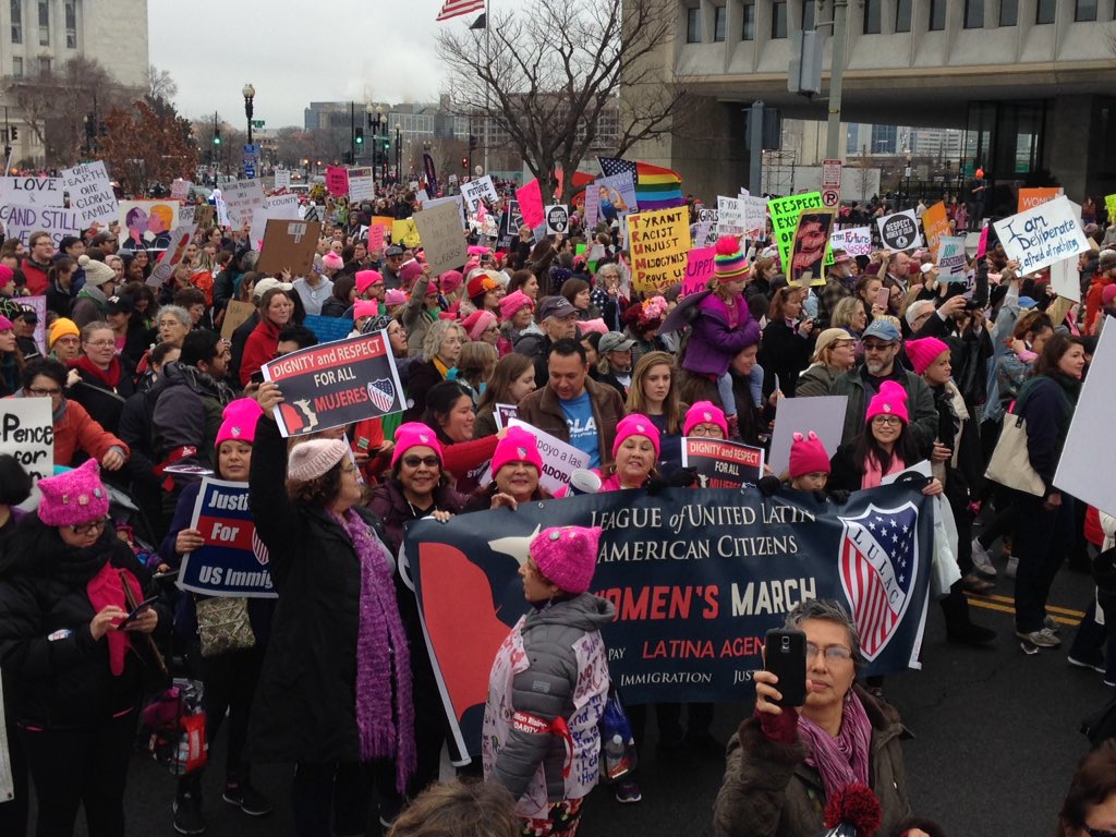 Marching for equality and dignity  para todos. #WomensMarch #LatinasRepresent