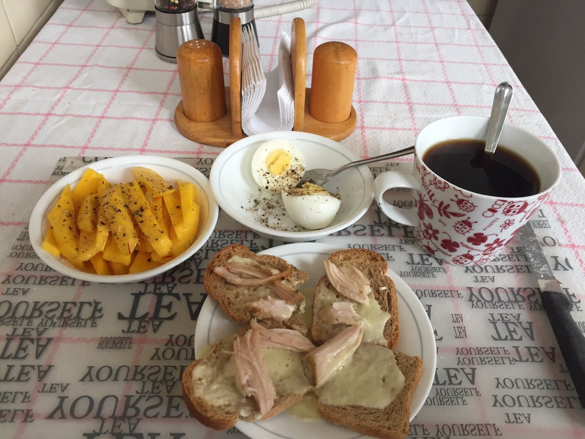 Dani18S's tweet photo. Mi desayuno!! con lluvia y frío a correr se ha dicho .. @FerSandoval85  #nutriciondeportiva #almateam https://t.co/RJoQ9niJXS