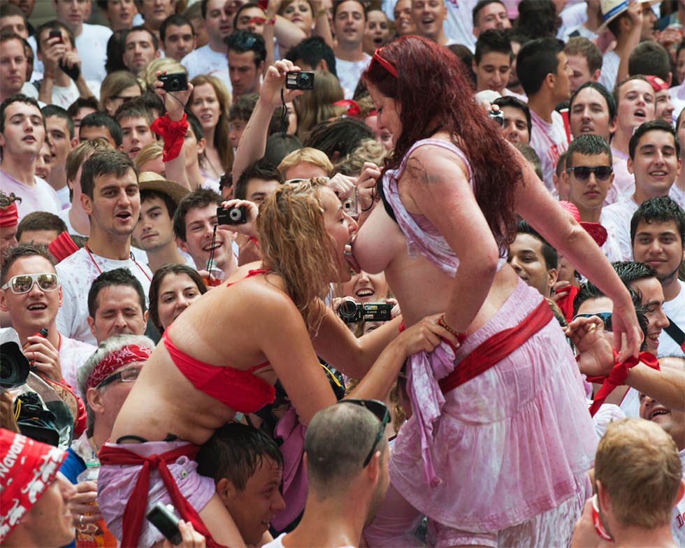 LATINCAMGIRLS's tweet photo. San fermin https://t.co/jjo0VGPWZ6
