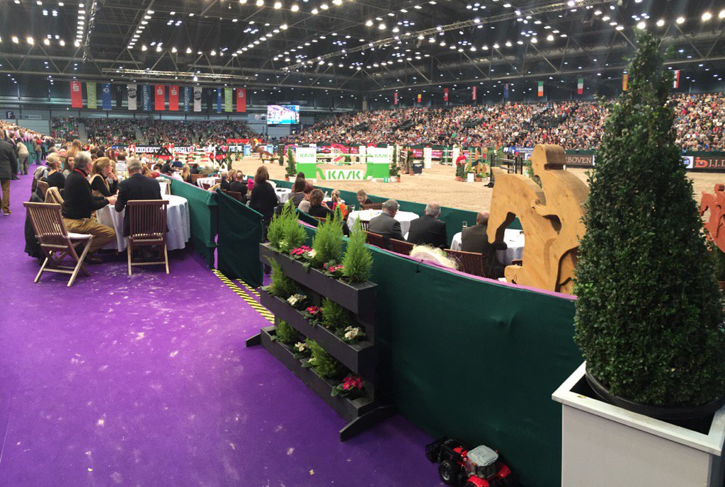 Packed in #Leipzig later on <a href="/Rupertbell/">rupert bell</a> and <a href="/HannahMEccles/">Hannah Eccles</a> bring you live commentary of #vaulting for @myfei_home
