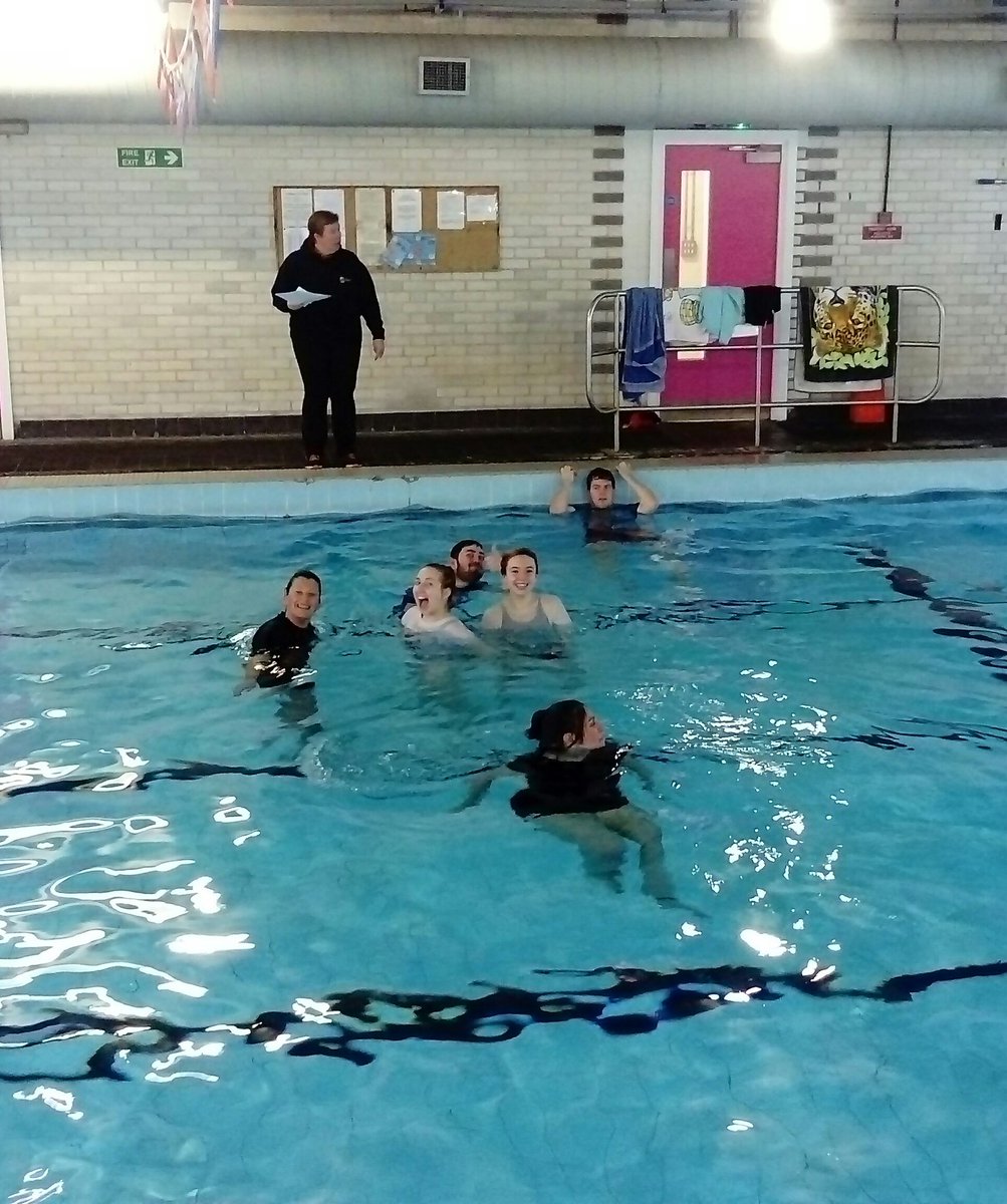 KarolKeenan's tweet photo. @newcollworc lifeguard training today so all our students can just keep swimming #likedory https://t.co/jEgcpFFDC7