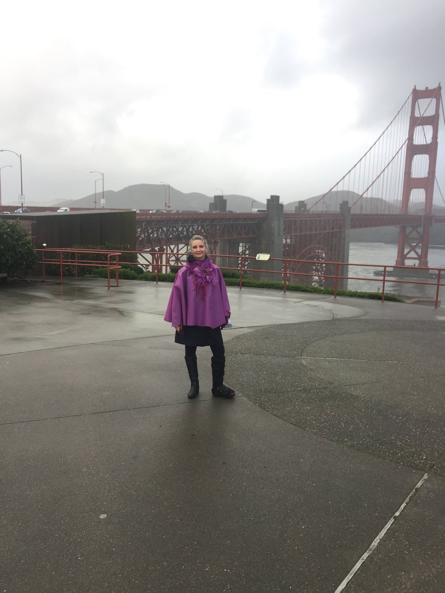 charlitesweb's tweet photo. Solidarity on Golden gate Bridge #bridgetogethergoldengate #inauguration2017 #bridgetogether #goldengate #GoldenGateBridge #Inauguration https://t.co/StA8CBHAx2
