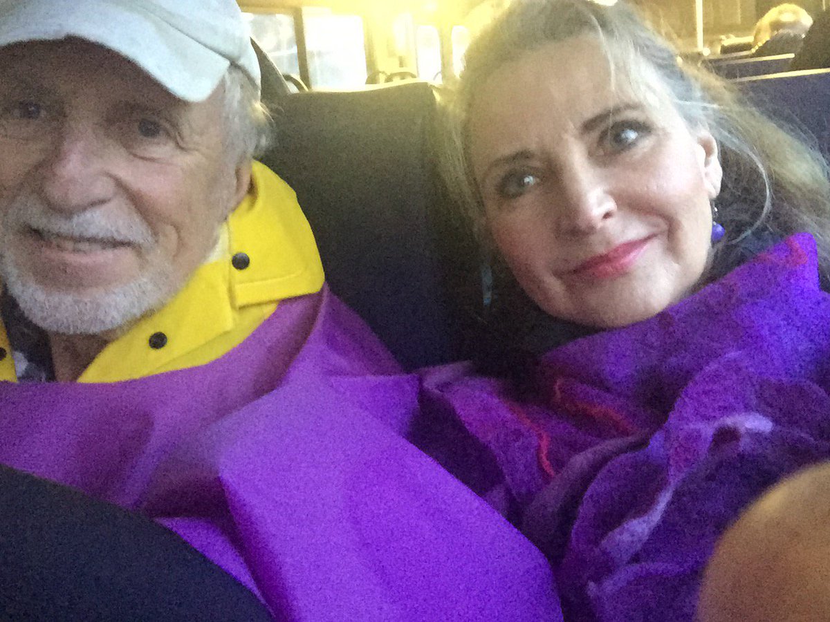 charlitesweb's tweet photo. #InaugurationDay2017 #Solidarity #bridgetogether #BridgetogetherGoldgenGate #bridgetogethergg United against tyranny. https://t.co/HwkpPzWnXC
