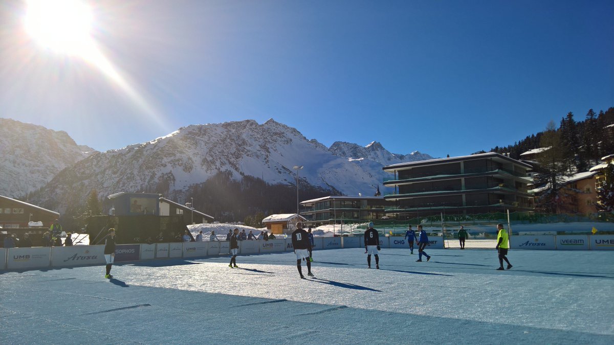 cw_smk's tweet photo. #Schweiz hat einen neuen Schneefussball-Meister! @Avnet gewinnt #SwissITCup souverän gegen #UMB bei #Traumwetter natürlich in @ArosaTweet https://t.co/LN8dUn779z
