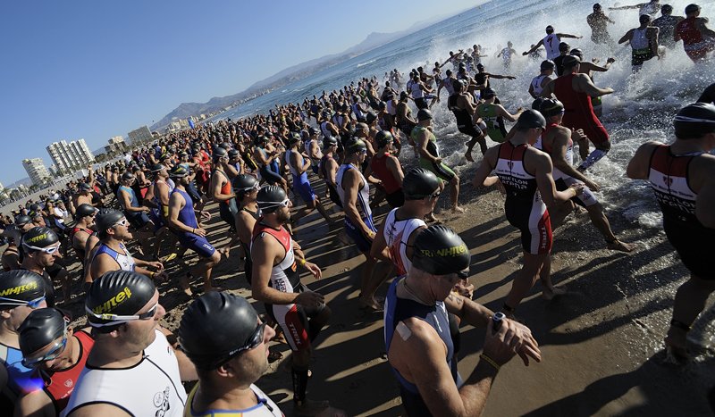 Matilde_mad's tweet photo. Bañadores o monos: igual de válidos para el triatlón vía @revistaTriatlon https://t.co/sHTXOkZ00k https://t.co/JqB9QP33Ou