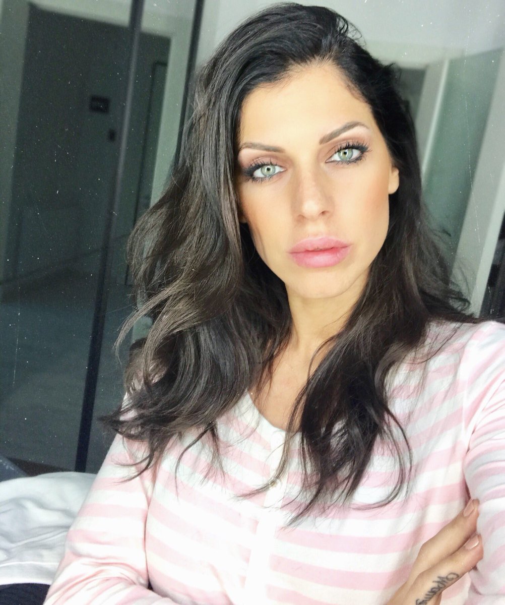 AliceAliceBasso's tweet photo. 💄💄💄 https://t.co/N7rCDeWqOx