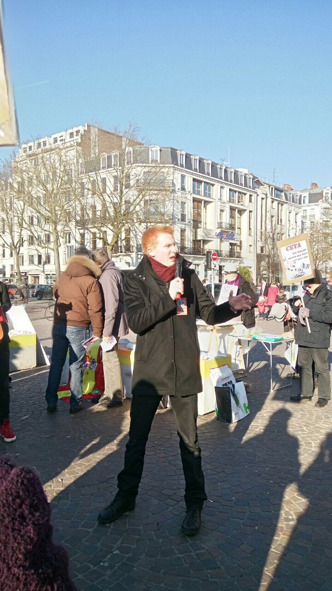 AQuatennens's tweet photo. "Nous refusons le choix binaire entre se noyer dans l'océan du libre-échange ou repli sur soi." #stopceta #Lille https://t.co/96dG2YE7Mz
