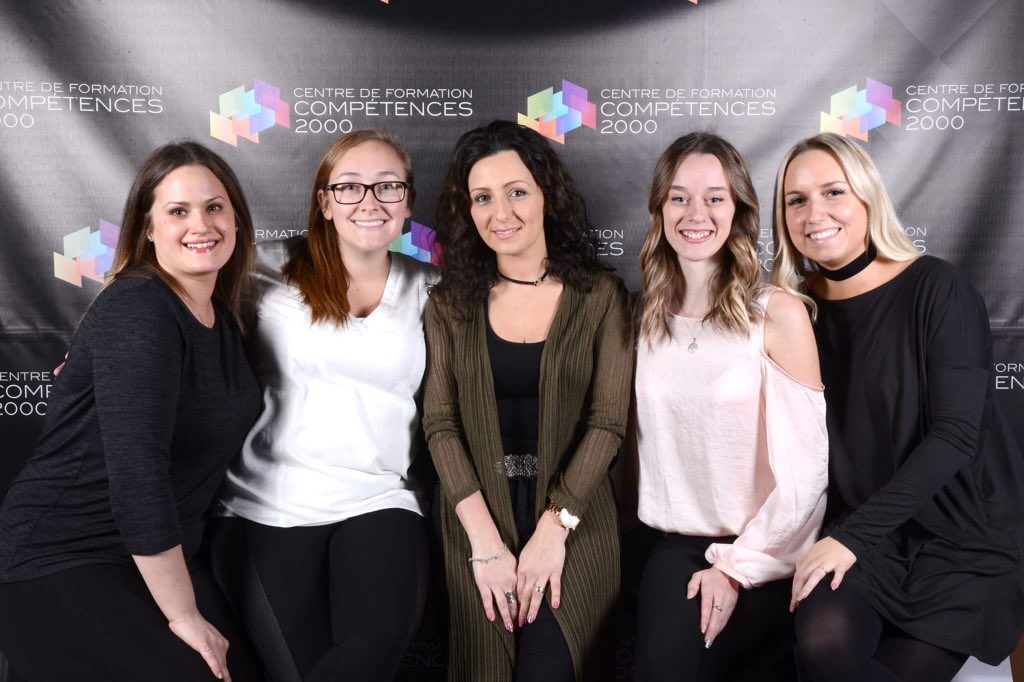 marieparenteau1's tweet photo. Day 16: Gala meritas 2017 🎓💗#101smiles #Secretaryfriends #EverythingIsOver #EndOfStudies #ProudOfUs @jenmorrisonlive https://t.co/q3Y9bw2sSZ
