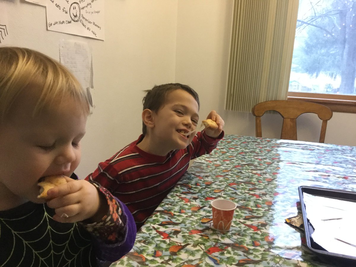 GiveawayConsult's tweet photo. @FarmRichSnacks Pre-celebrating WI win with gooey mozz bites. "The cheese stretches!" #SnackMVP AMAZING with pineapple.  #GotItFree https://t.co/YZTkMapRTE