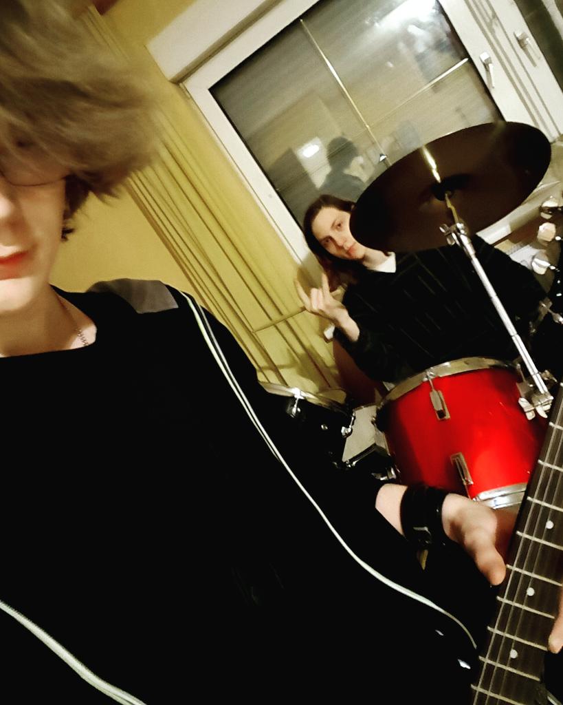 _IN_MY_SANITY_'s tweet photo. PRACTICE!!! #practice #band #endofreason #floliebtseinedrums #johnnyfuckguitar #dannyslapbass #staytuned #keeponrockin https://t.co/HPiHq5Gxpb