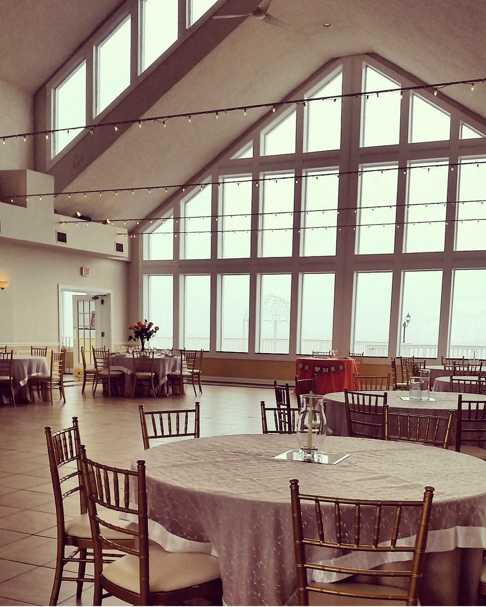 Victoria_Soko_'s tweet photo. No amount of fog can ruin a view this gorgeous! #celebrationsatthebay #chesapeakebayweddings #cateringbyuptown #mdweddings @RayPereiraCBU https://t.co/rlID1HdKbP