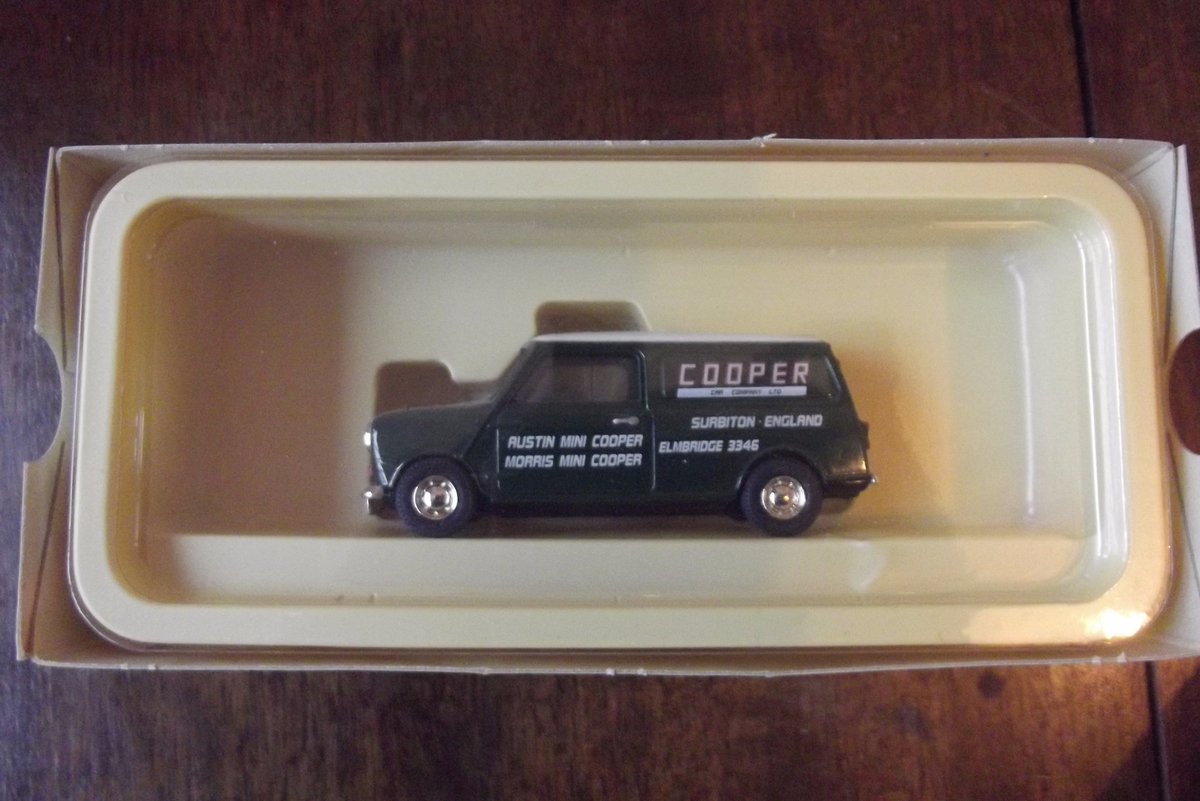 SPTrowerEsq's tweet image. Spent a chunk of today photographing glamorous models... #diecast #modelcollector #classicmini