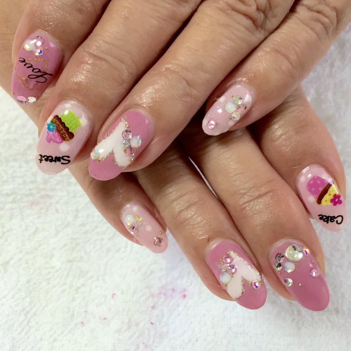 78 Seventy Eight Twitterren お仕事で派手なネイルができない方もジェルネイルの仕上がりはツヤツヤなのでおすすめです バレンタインネイルやキャラクターネイルも人気です 福岡雑貨 福岡ネイル 平尾ネイル ジェルネイル シンプルネイル バレンタインネイル