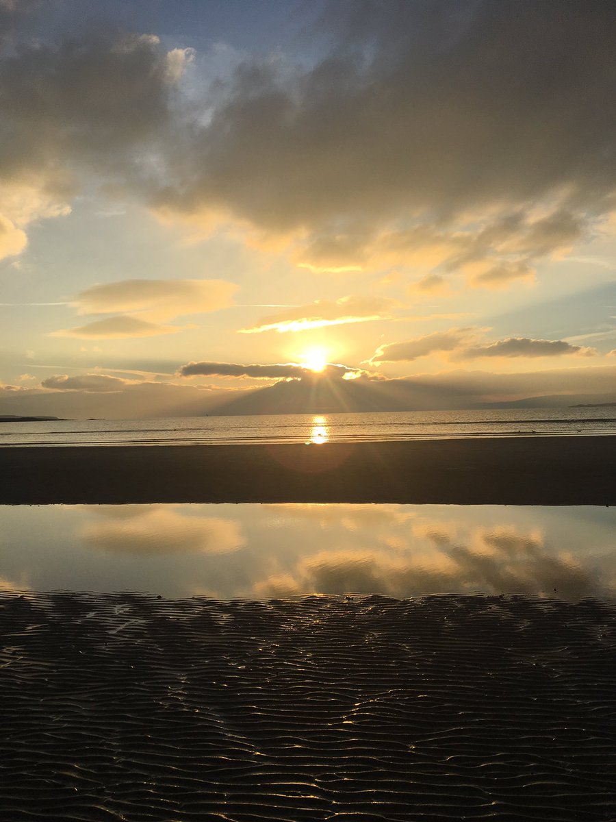 the_buteman's tweet photo. Snapped this at Ettrick Bay earlier today - what a view! #buteisbeautiful https://t.co/SreY5XeEgn