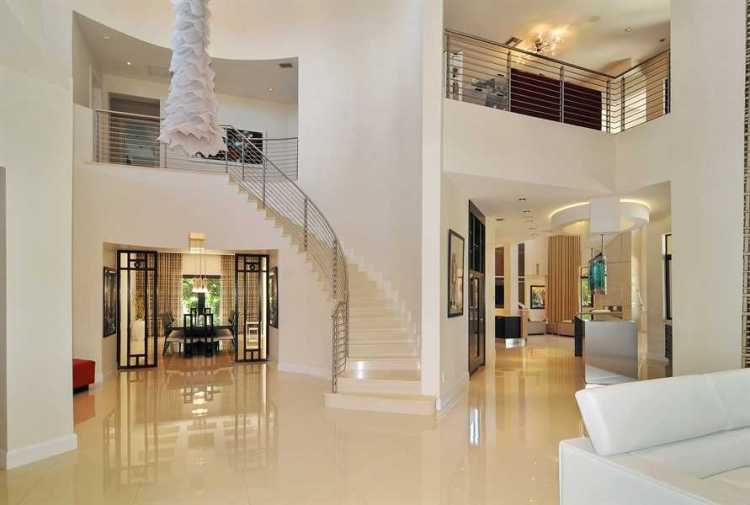 DesignerREstate's tweet image. 7BR 6B mansion in Southwest Ranches, #FL! This 12,000 sqft beauty boasts an impressive pool and indoor garage! Pricetag: $4.5 million #sat