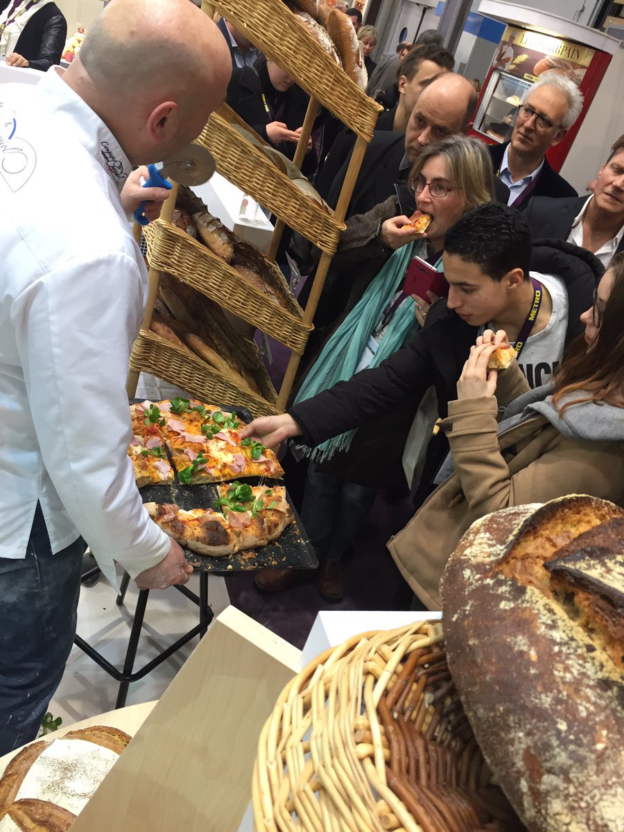 VictoriaParshin's tweet photo. @DecollogneBio @Sirha_Lyon @DijonCereales Notre farine Bio One Pizza est appréciée :)) des belles et bonnes pizza https://t.co/L33DODjgnh