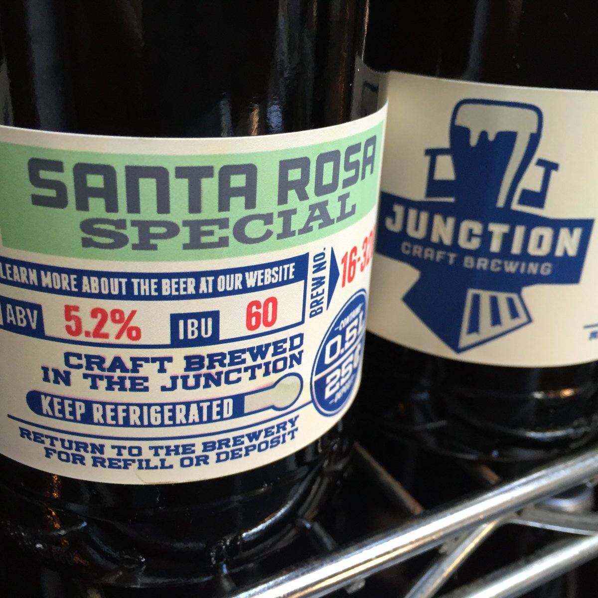 JUNCTION_CRAFT's tweet photo. #NowPouring Stationmaster's Stout #Nitrotap @JUNCTION_CRAFT Tap Room : Jan 19-22, 2017 plus: https://t.co/79alPyV4Pd
#JunctionTO #AleYards https://t.co/fZcIi032t3