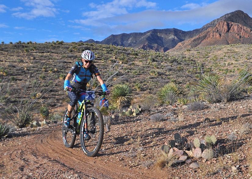 RideShimano's tweet photo. Congrats to @SonyaLooney on her first victory of 2017 at the #ElPasoPuzzler, 50 miles in the desert of Texas! #RideShimano https://t.co/ilYWEfha7w