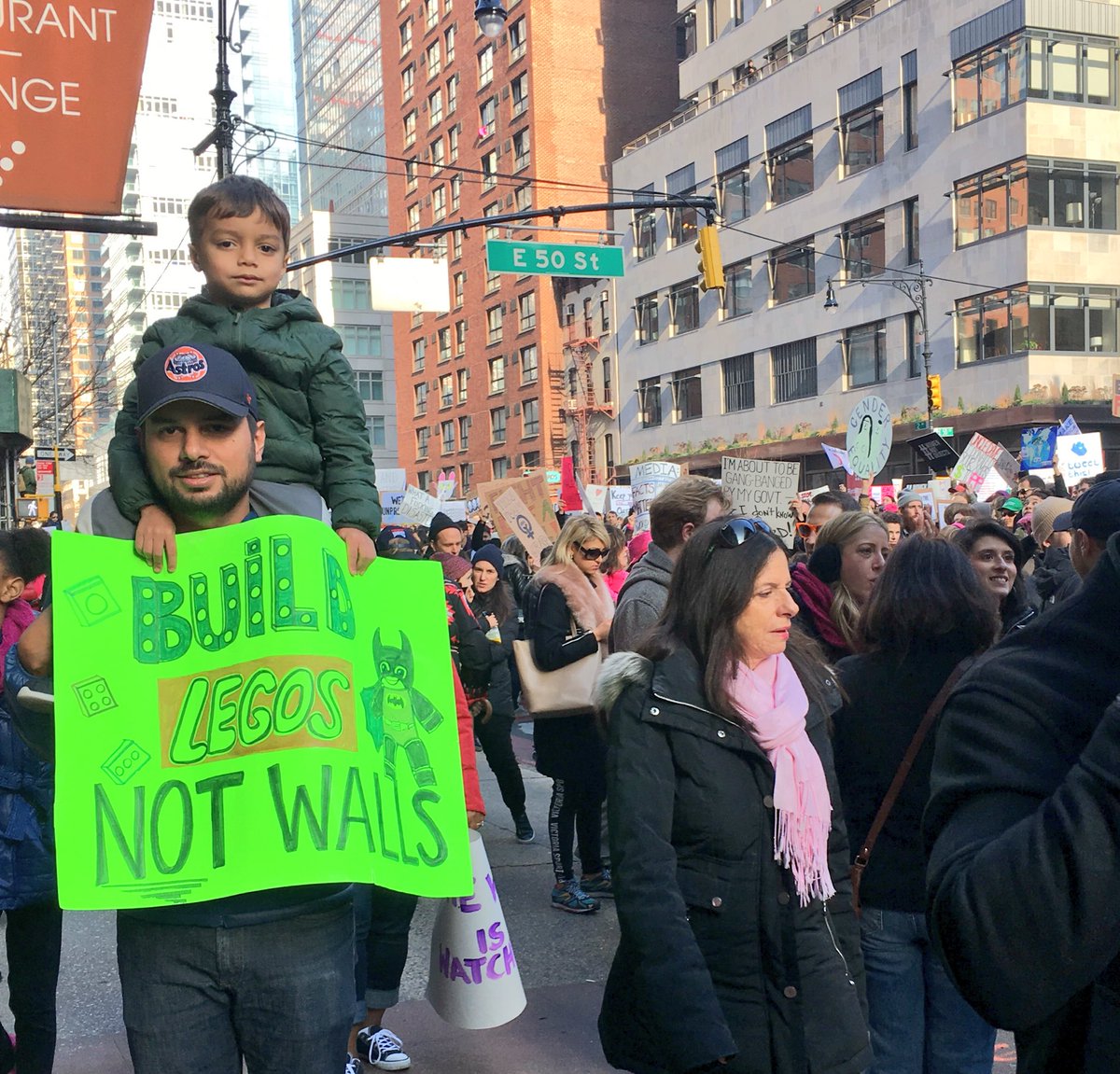 andresegura's tweet photo. The resistance is young. #heretostay #buildlegosnotwalls #WomensMarch @ACLU @UNITEDWEDREAM https://t.co/pQE7fg5RtA