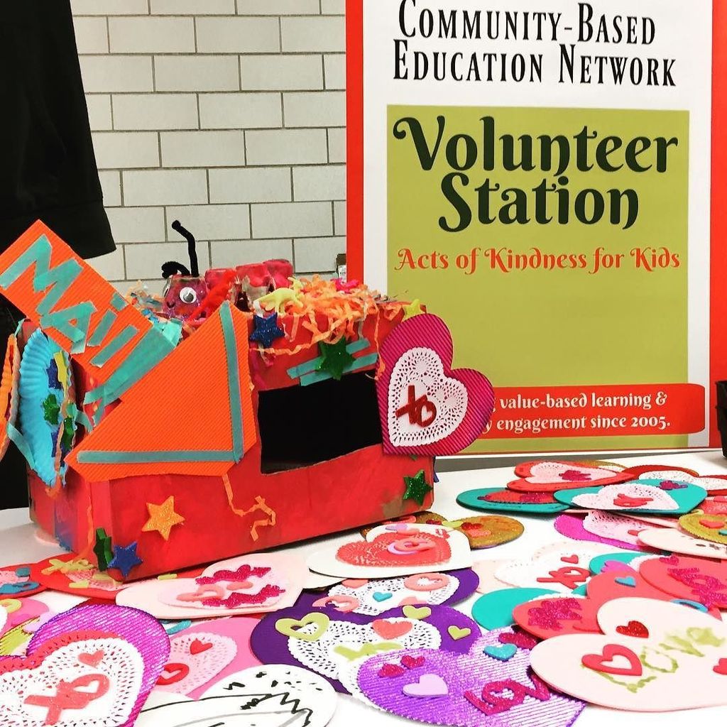 BeaconStBaby's tweet photo. Successful day making valentines for the elderly in our community at the Amherst Winter Market! #kidscare #hilltown… https://t.co/IDasnW9j8S