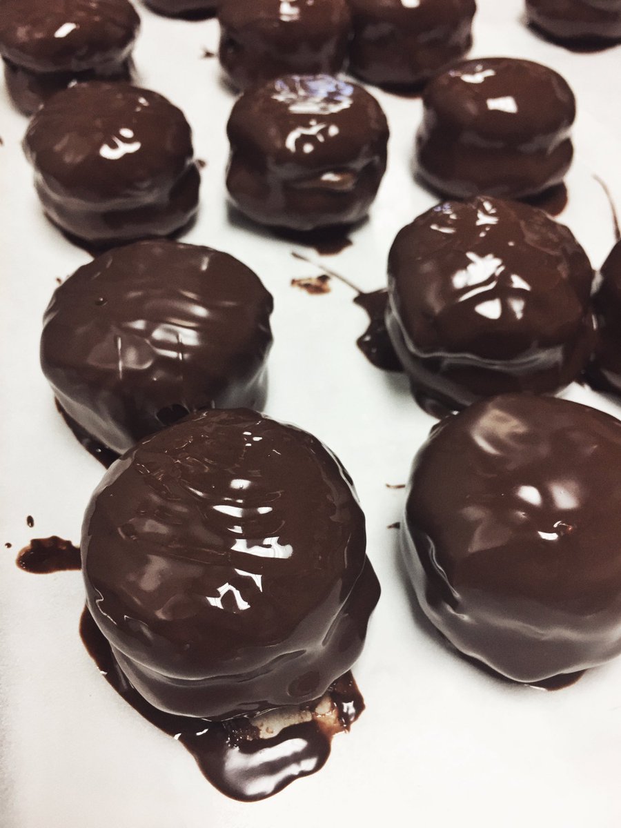 SeranoBakery's tweet photo. Chocolate covered walnut macaroons!!! #dessert #sweettreat #chocolate #walnut #macaroons #foilwrapped #seranobakery #toronto #bakery https://t.co/kmJDQOv1ZW